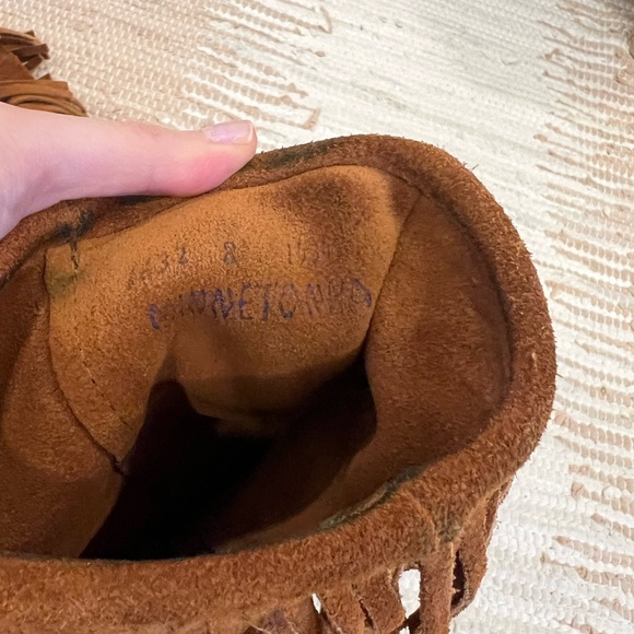 Minnetonka 3 Layer Fringe Boot - Picture 6 of 6
